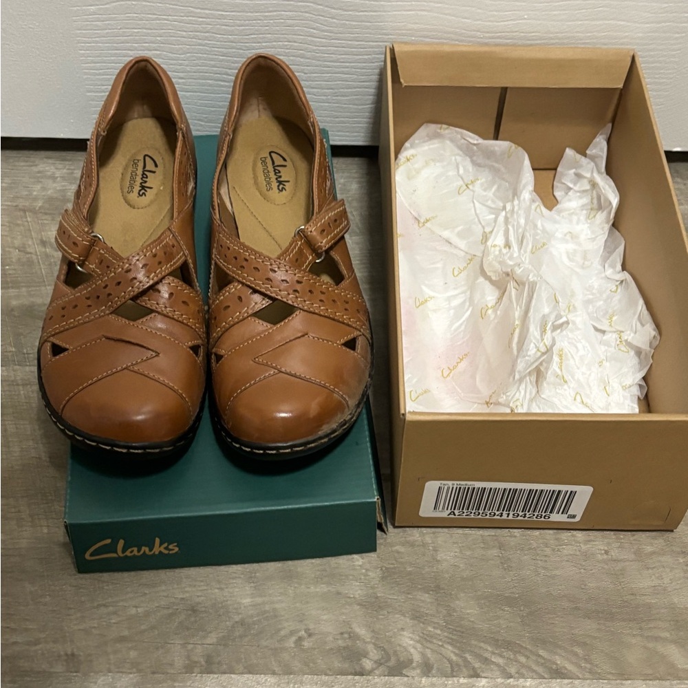 Clark’s Ashland Spin Q Flats Bendables Collection Tan Shoes Women’s 9M w/box